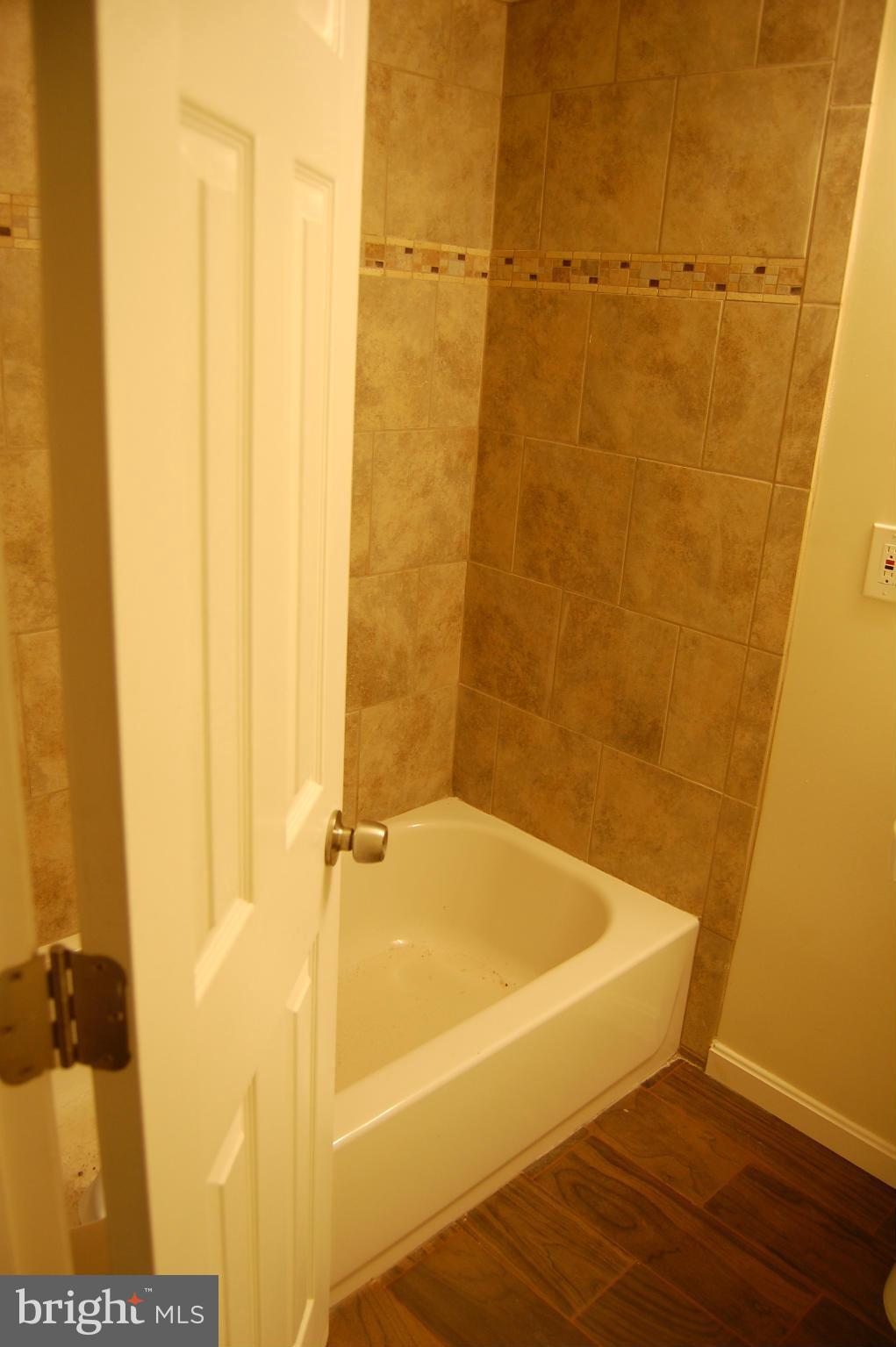 2344 Reisterstown Road Baltimore, MD 21217 - Photo 13 of 26 Bath