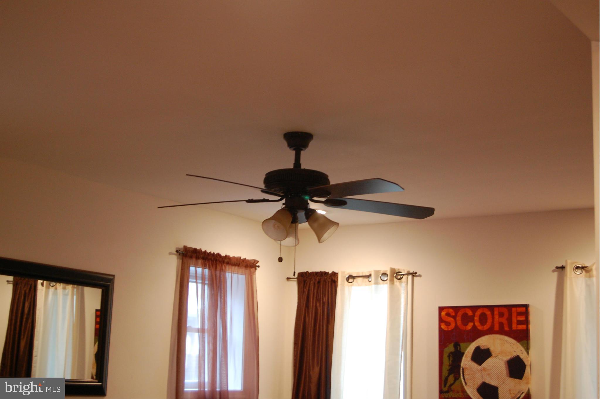 2344 Reisterstown Road Baltimore, MD 21217 - Photo 3 of 26 Living Room