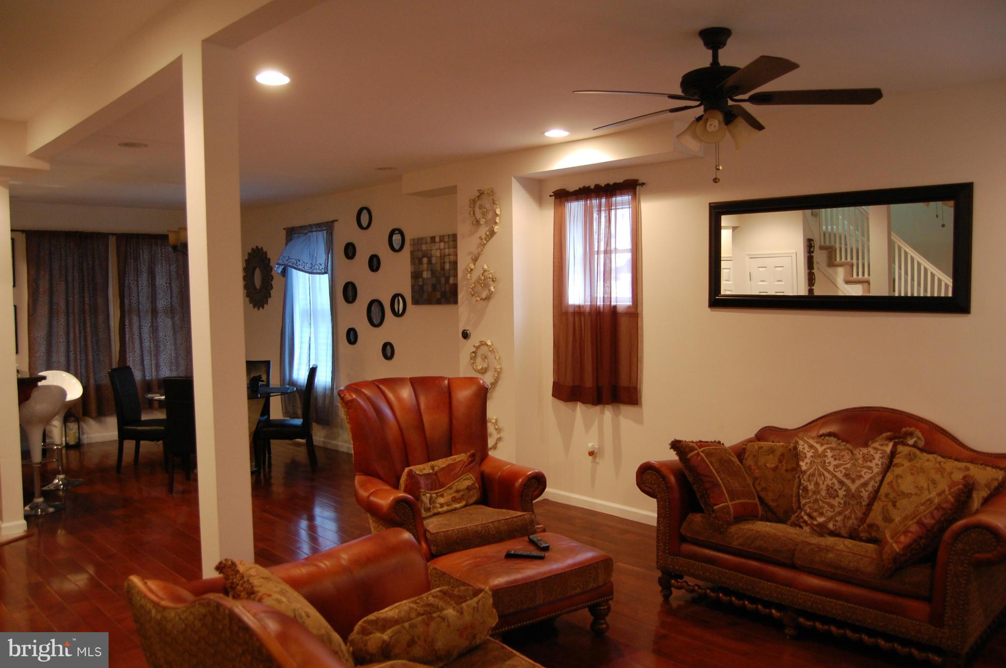 2344 Reisterstown Road Baltimore, MD 21217 - Photo 4 of 26 Living Room