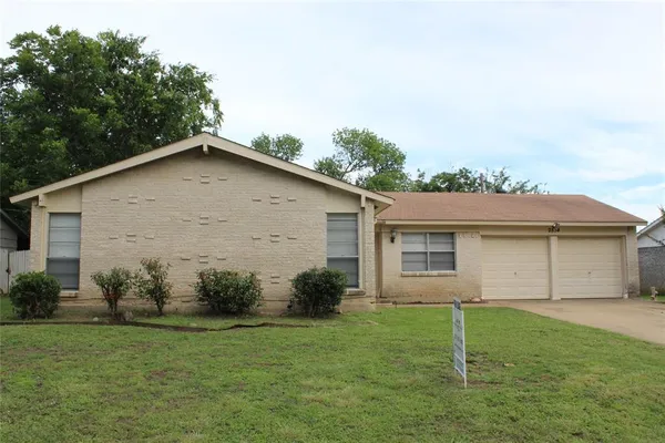 $2,395 | 2834 Hollandale Lane, Farmers Branch, TX 75234