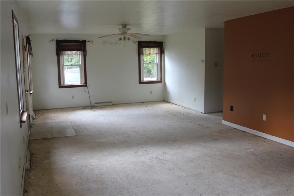 313 Winfield Road Cabot, PA 16023 - Photo 4 of 5 Living room