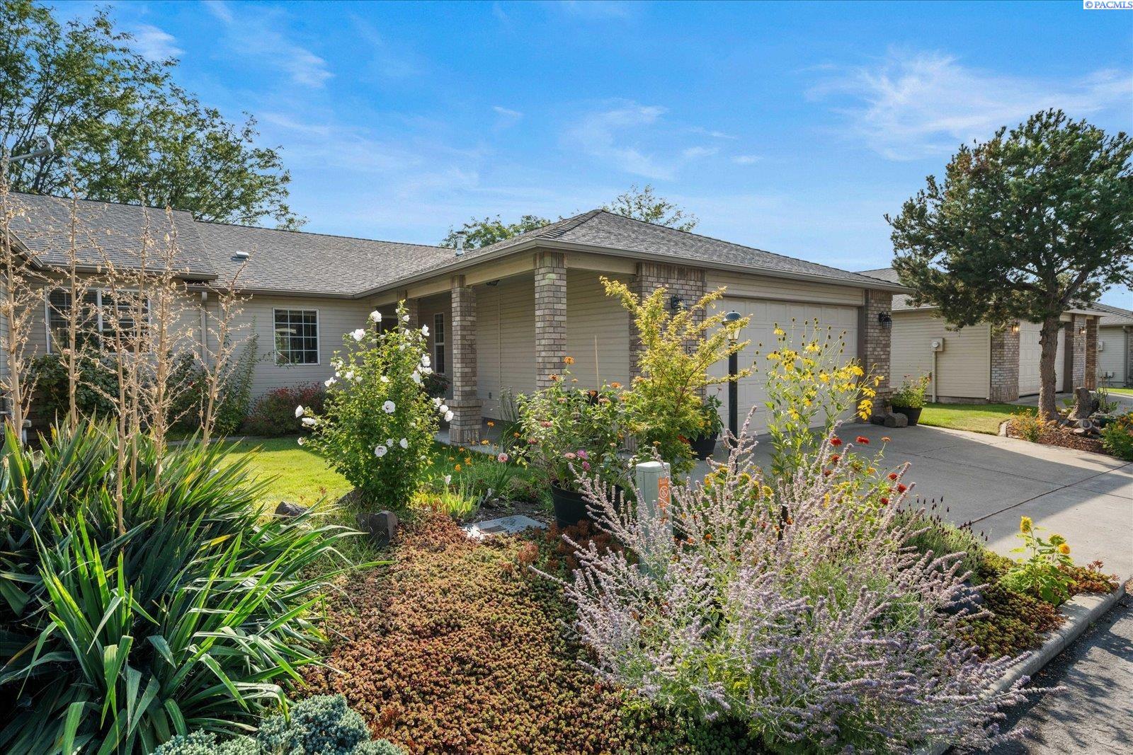 105 Innisbrook Lane Pasco, WA 99301 - Photo 1 of 43 Gallery Image 1