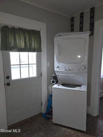 $1,350 | 318 Ridge Street, Unit C, Glens Falls, NY 12804
