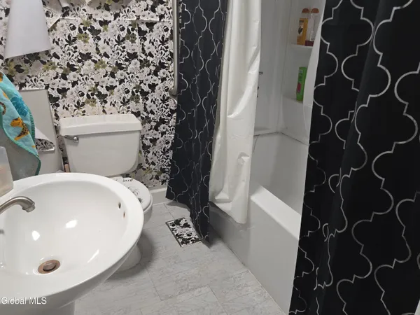 $1,350 | 318 Ridge Street, Unit C, Glens Falls, NY 12804