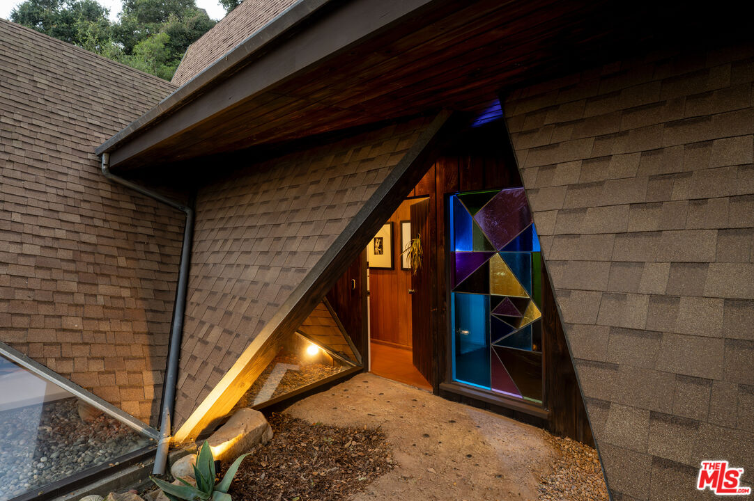 1963 Mandeville Canyon Road Los Angeles, CA 90049 - Photo 14 of 46 a view of entryway