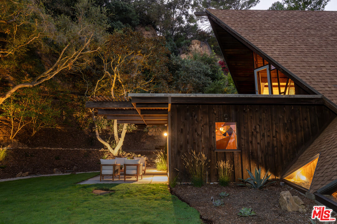 1963 Mandeville Canyon Road Los Angeles, CA 90049 - Photo 39 of 46 a view of outdoor space and deck