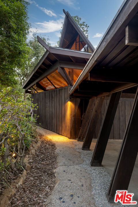 1963 Mandeville Canyon Road Los Angeles, CA 90049 - Photo 9 of 46 a view of outdoor space