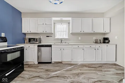 $250,000 | 2446 Carrollton Avenue, Indianapolis, IN 46205