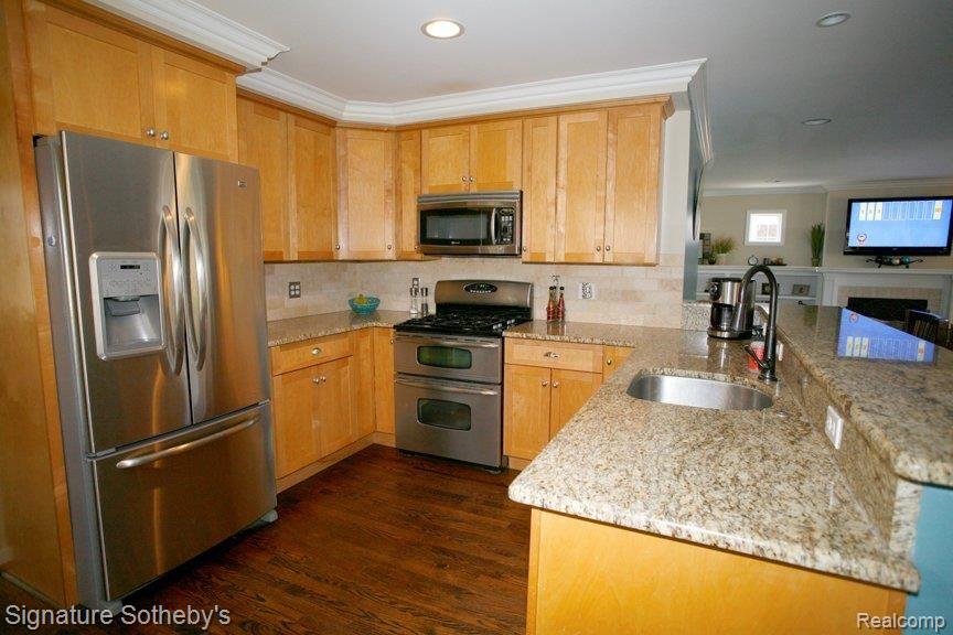 2647 Windemere Road Birmingham, MI 48009 - Photo 7 of 24 Kitchen