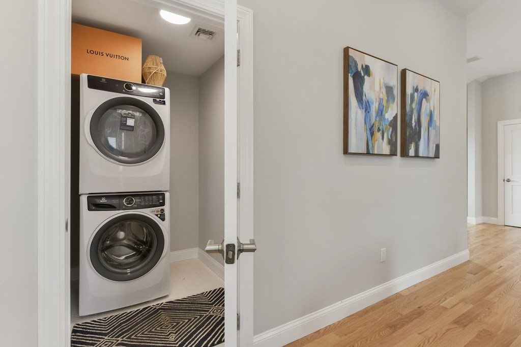 25 Locust Street, Unit 2 Winthrop, MA 02152 - Photo 20 of 29 a view of livingroom with washer and dryer