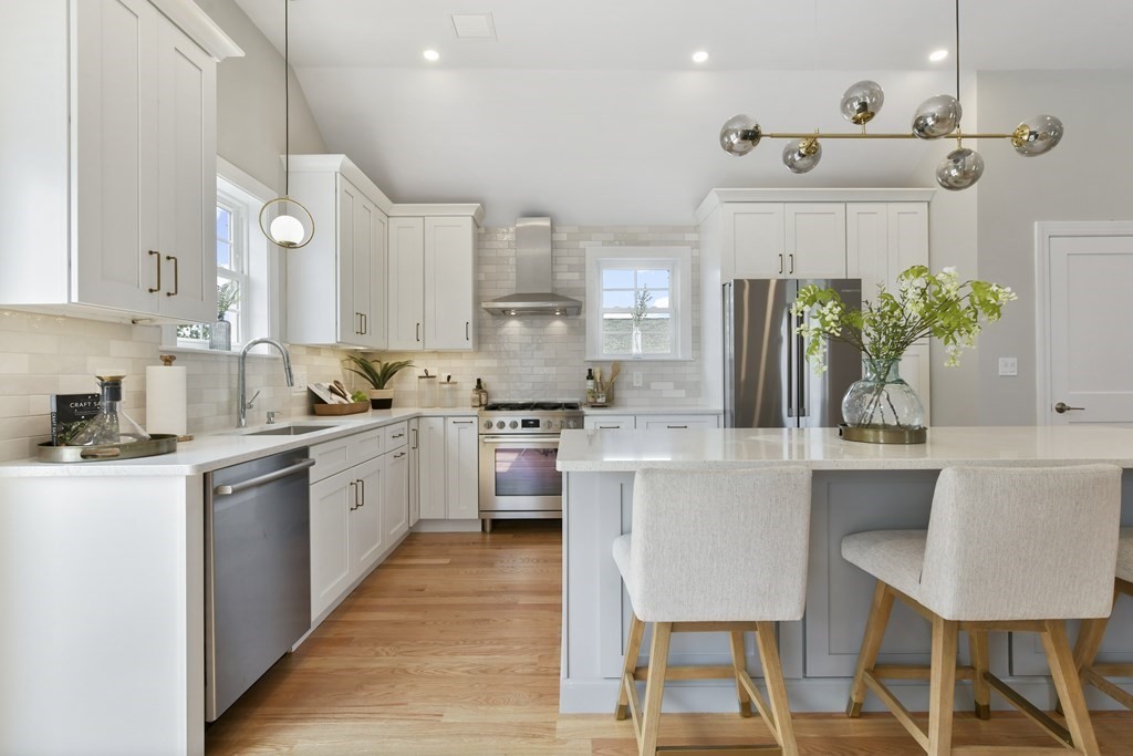 25 Locust Street, Unit 2 Winthrop, MA 02152 - Photo 4 of 29