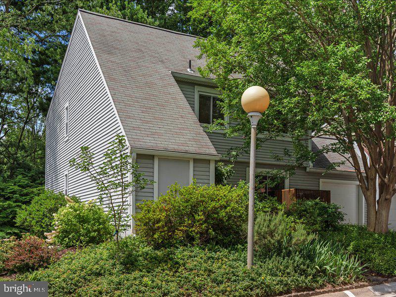 1428 Yellowwood Court Reston, VA 20190 - Photo 4 of 30 Front