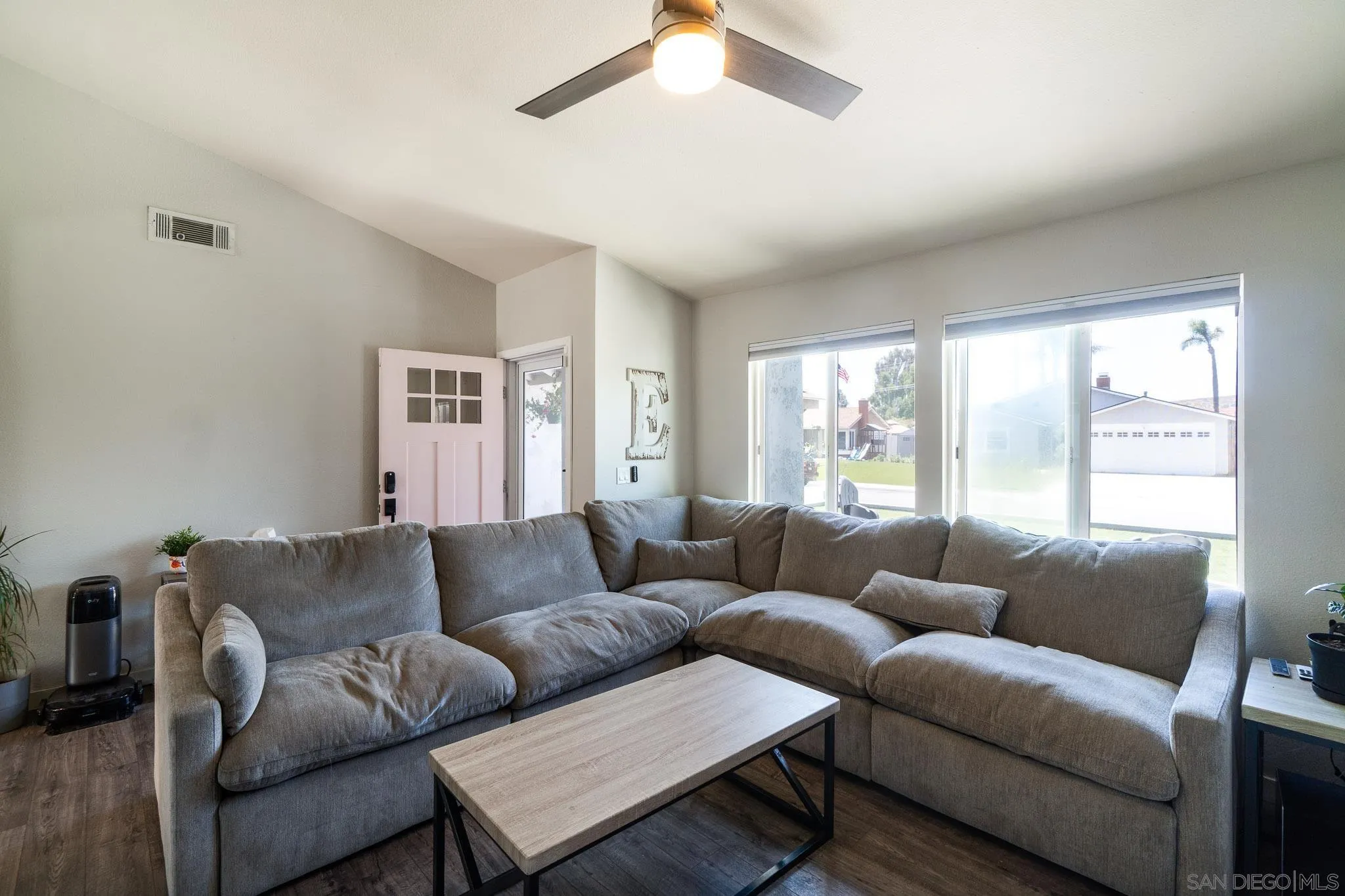 10083 West Glendon Circle Santee, CA 92071 - Photo 5 of 31