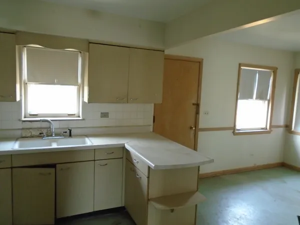 $399,900 | 8524 Ottawa Avenue, Niles, IL 60714