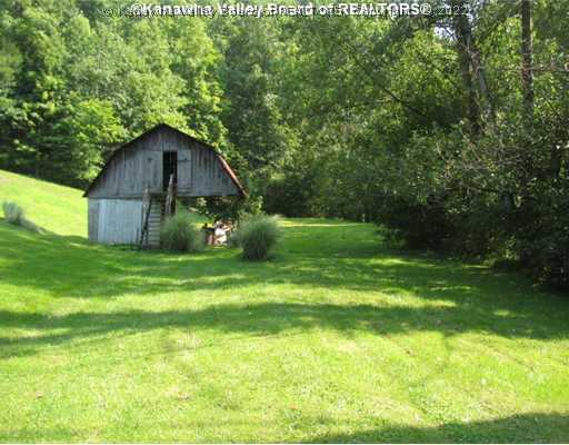 60 Appleton Road Elkview, WV 25071 - Photo 9 of 11 Yard/Garden.