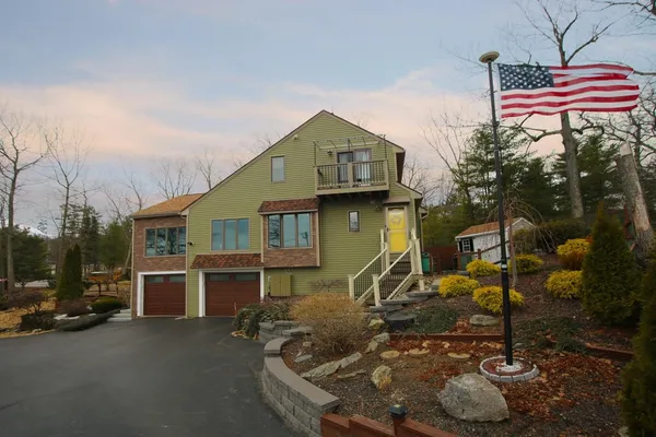 $699,000 | 1 Grandview Avenue, Derry, NH 03038