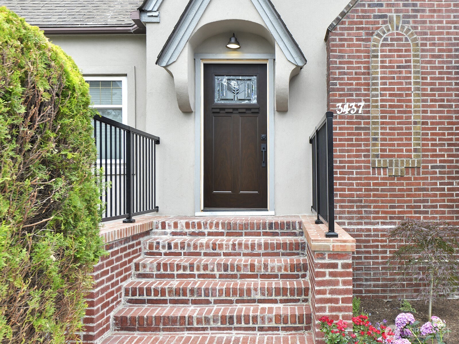 3437 15th Avenue South Seattle, WA 98144 - Photo 2 of 35