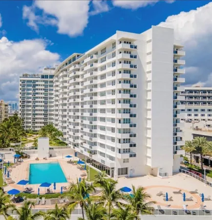 $2,100 | 100 Lincoln Road, Unit 1116, Miami Beach, FL 33139