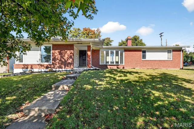$249,900 | 1565 Aintree Drive, Florissant, MO 63033