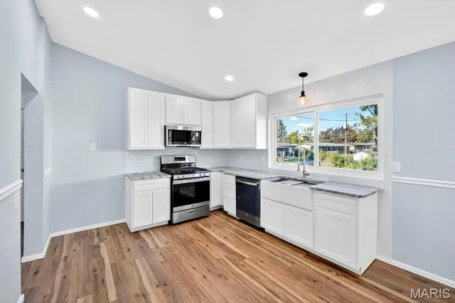 $249,900 | 1565 Aintree Drive, Florissant, MO 63033