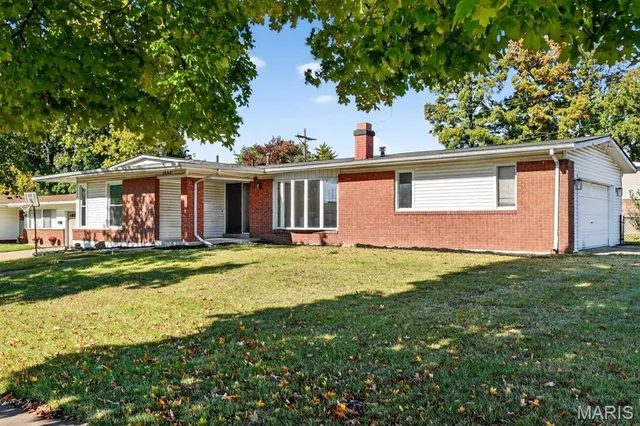 $249,900 | 1565 Aintree Drive, Florissant, MO 63033