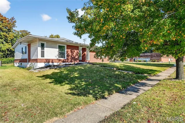 $249,900 | 1565 Aintree Drive, Florissant, MO 63033