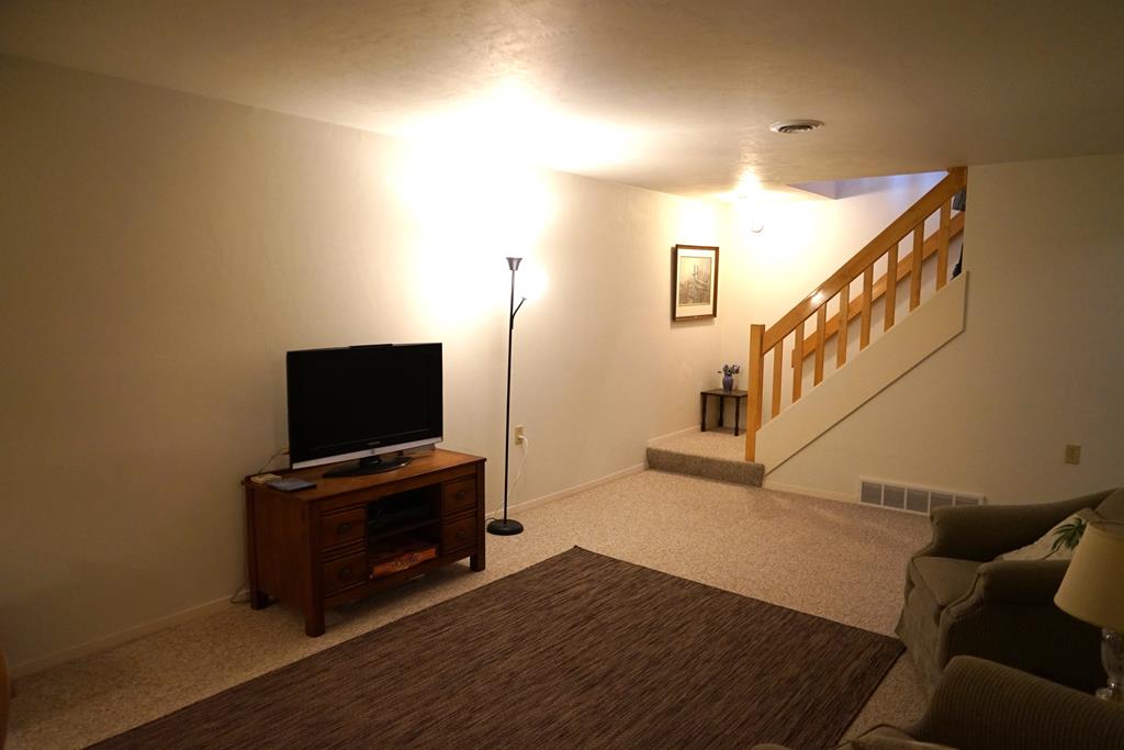 420-424 North Park Road Algoma, WI 54201 - Photo 28 of 34 FamRm In lower 424 unit