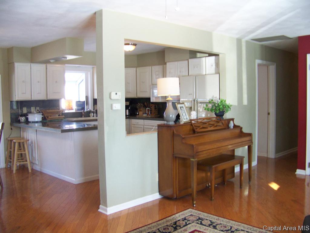 61 Providence Lane Springfield, IL 62711 - Photo 9 of 33