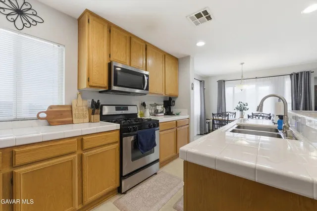 $525,000 | 1616 Thomas Drive, Lancaster, CA 93535