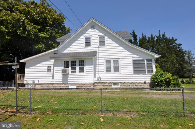 a house view with a outdoor space