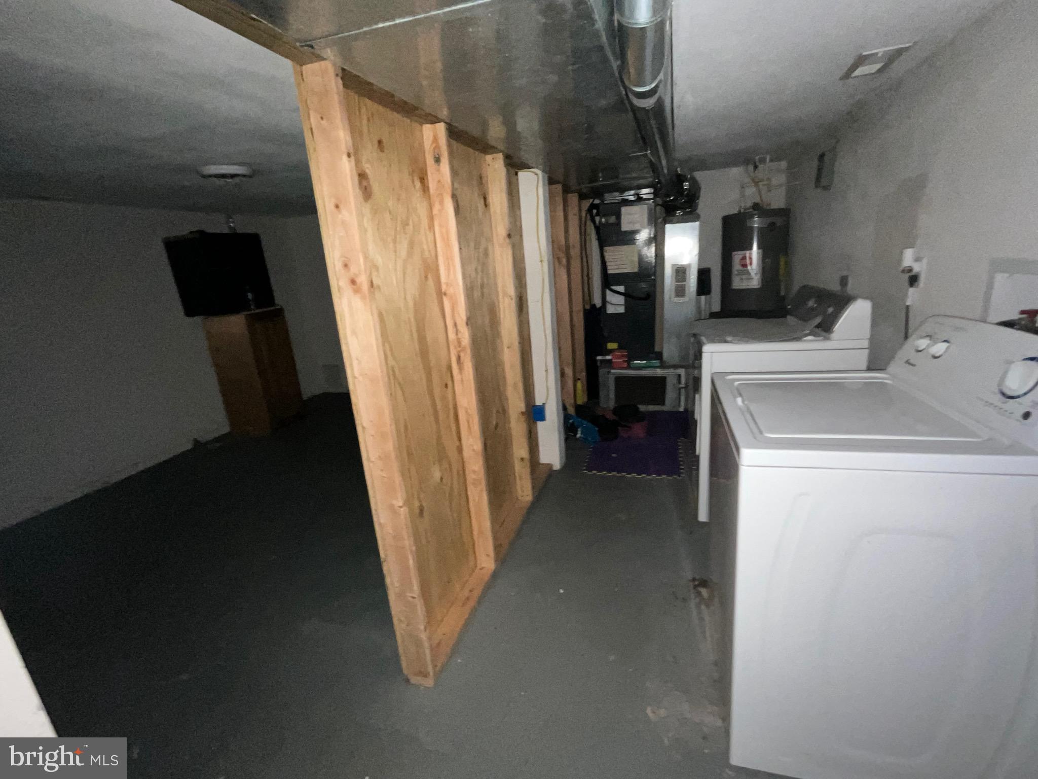 1723 East 25th Street Baltimore, MD 21213 - Photo 13 of 16 a view of hallway with washer and dryer