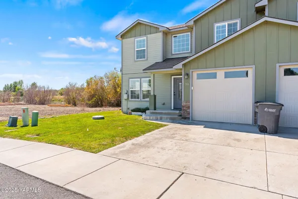$375,000 | 704 Fountain Boulevard, Zillah, WA 98953