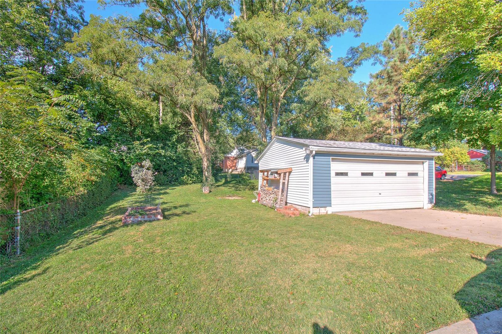 3837 Fee Fee Road Bridgeton, MO 63044 - Photo 5 of 28 Gallery Image 5