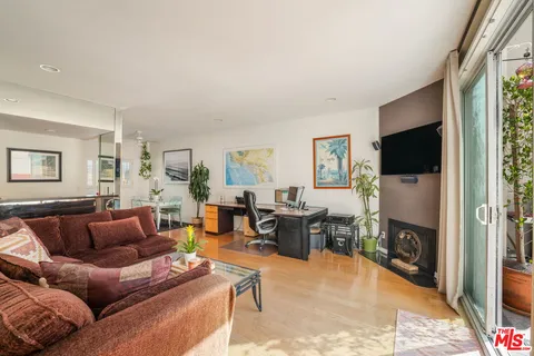 $685,000 | 4242 Stansbury Avenue, Unit 116, Sherman Oaks, CA 91423