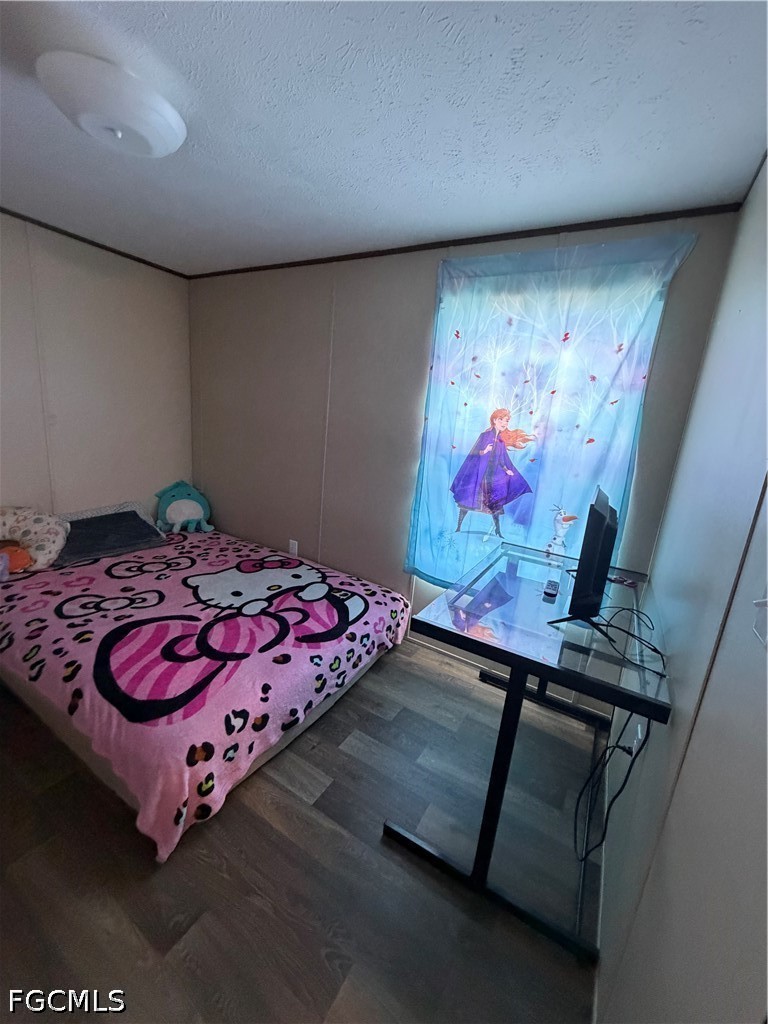 631 Stanton Street Clewiston, FL 33440 - Photo 16 of 24 a bedroom with a bed and painting on the wall