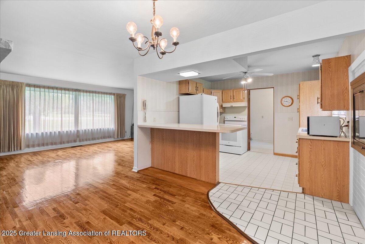918 Bon Air Road Lansing, MI 48917 - Photo 12 of 44 20-Media Jett - 18