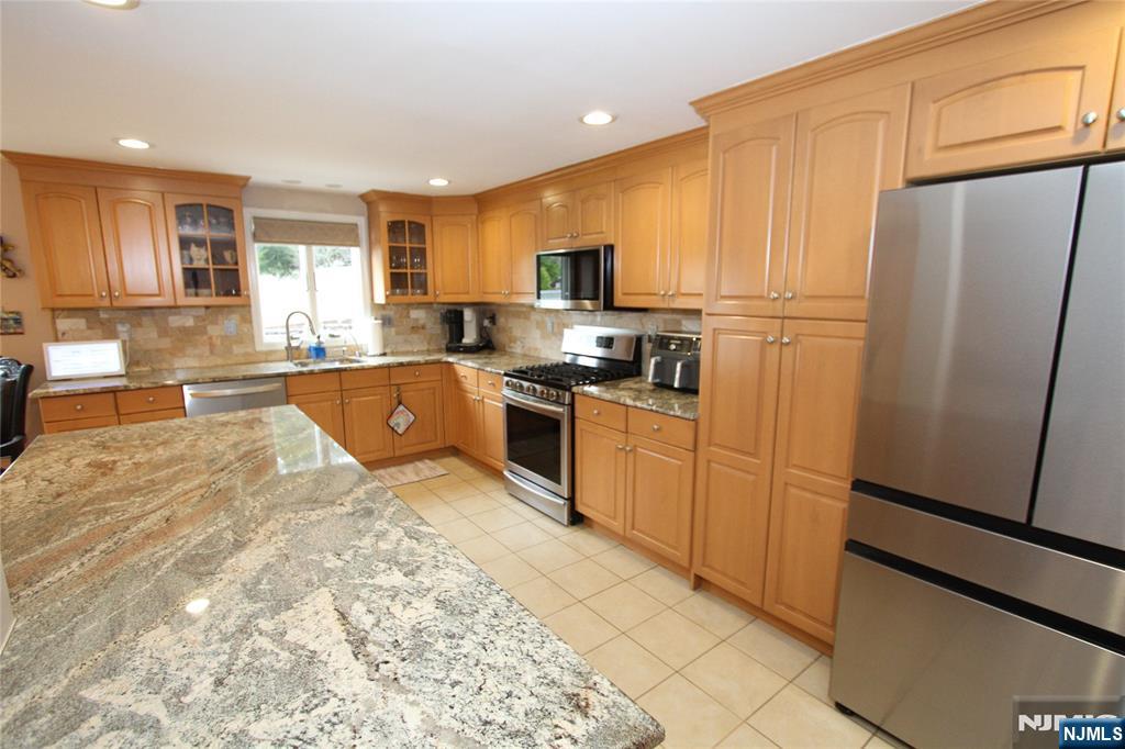 7 Stuart Street Waldwick, NJ 07463 - Photo 15 of 49