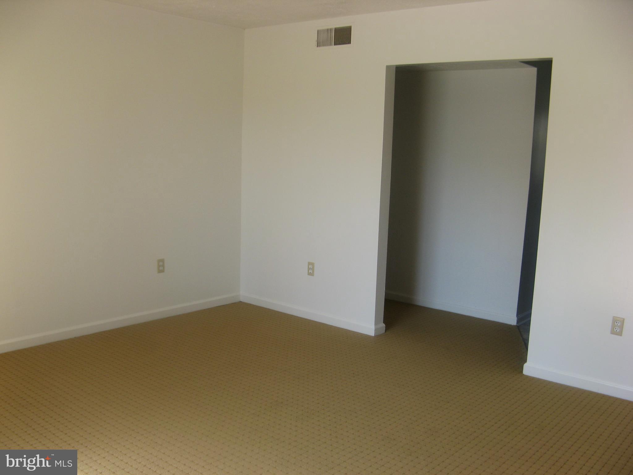 820 Locust Street, Unit 6 Stephens City, VA 22655 - Photo 4 of 8 Living Room