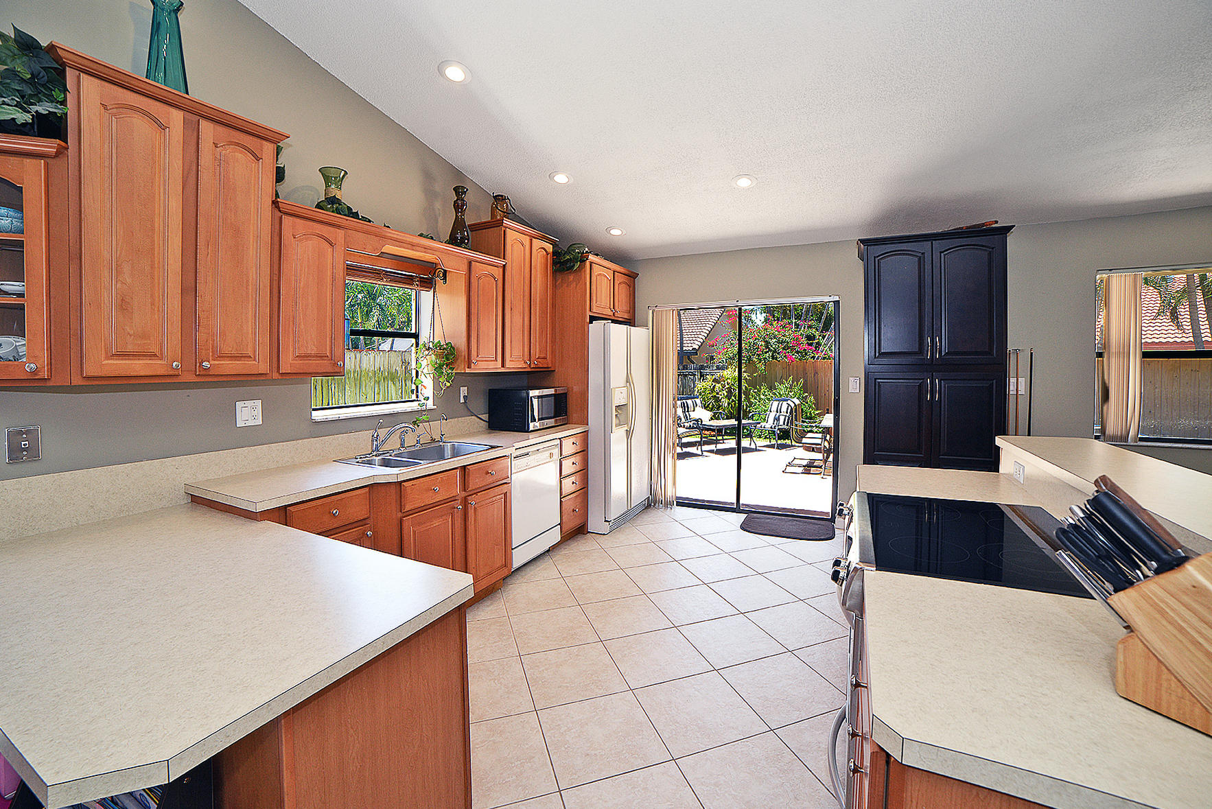 7801 West Country Club Boulevard Boca Raton, FL 33487 - Photo 13 of 40 Kitchen