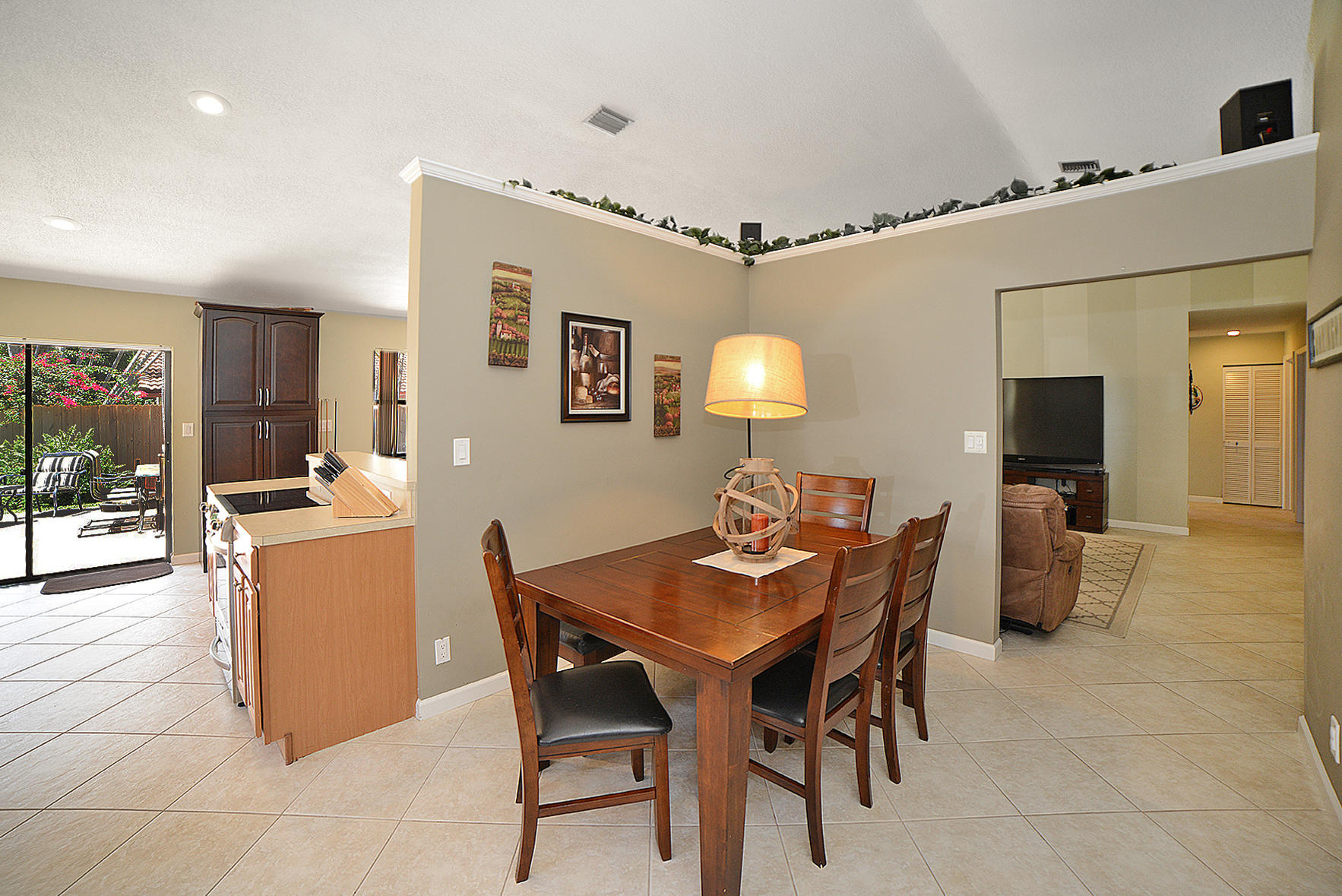7801 West Country Club Boulevard Boca Raton, FL 33487 - Photo 18 of 40 Dining Area