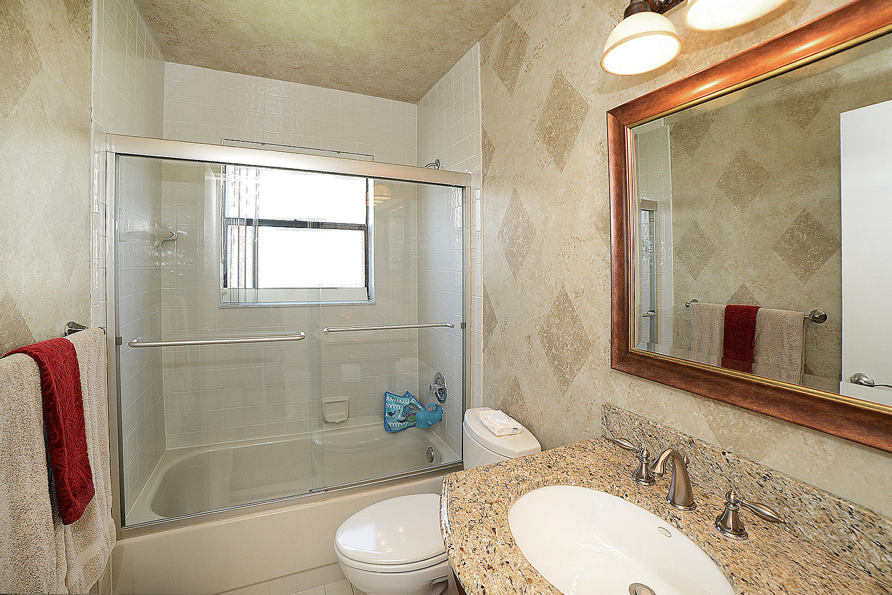 7801 West Country Club Boulevard Boca Raton, FL 33487 - Photo 24 of 40 Guest Bathroom