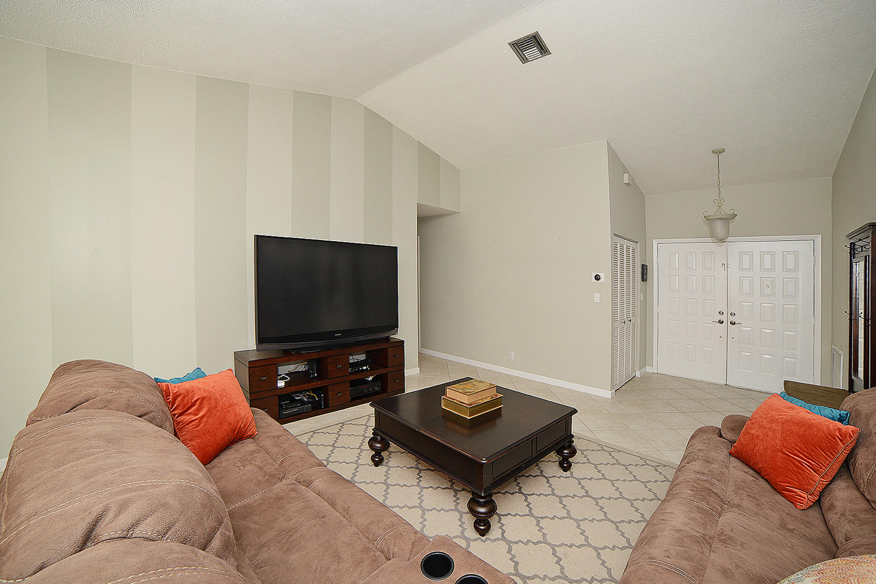 7801 West Country Club Boulevard Boca Raton, FL 33487 - Photo 5 of 40 Living Room