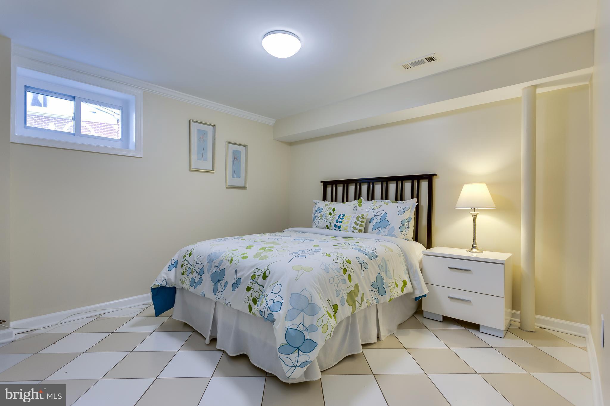 8919 Burke Lake Road Springfield, VA 22151 - Photo 22 of 30 In-law suite's den.