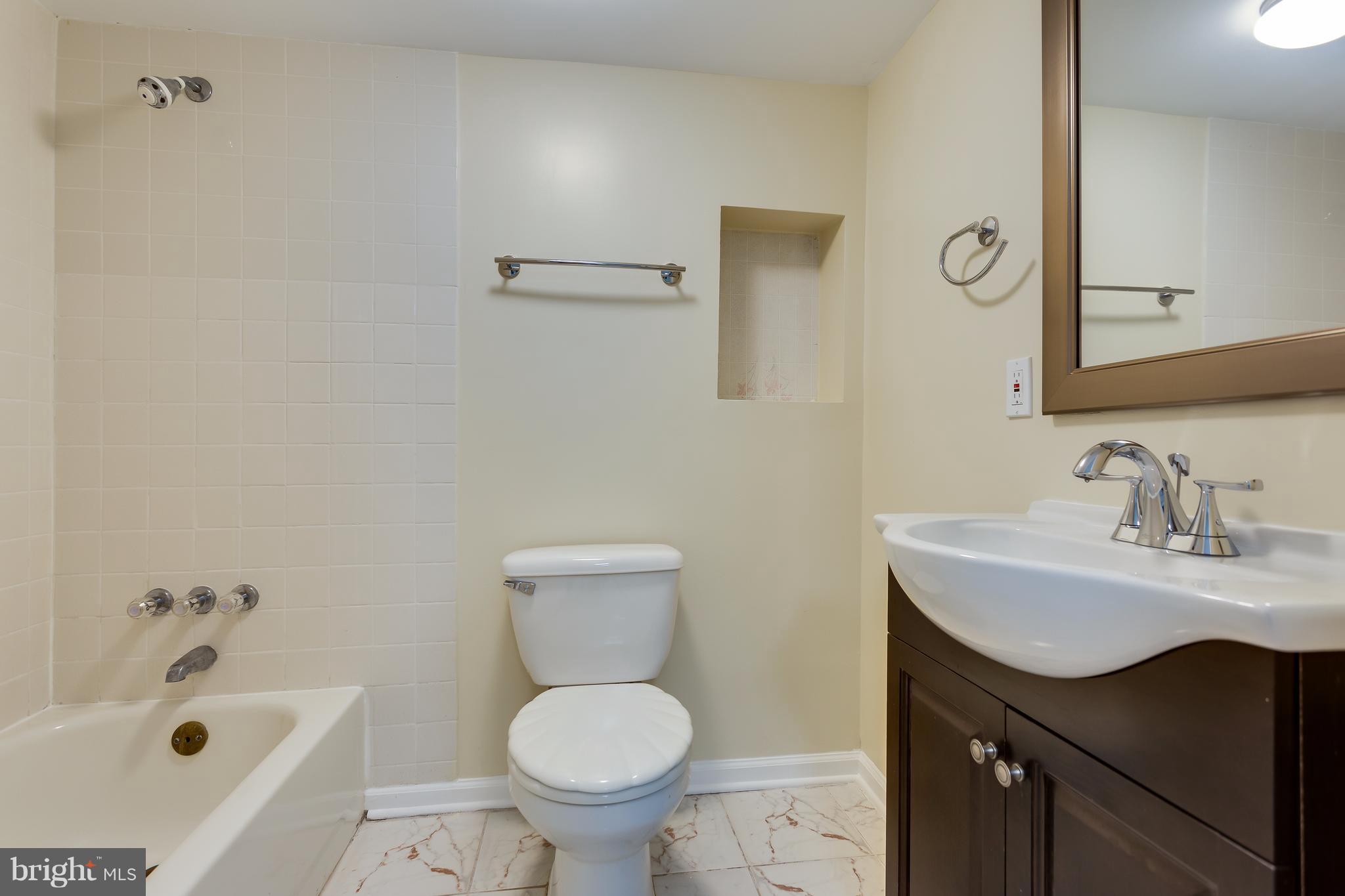 8919 Burke Lake Road Springfield, VA 22151 - Photo 23 of 30 In-law suite's full bath.