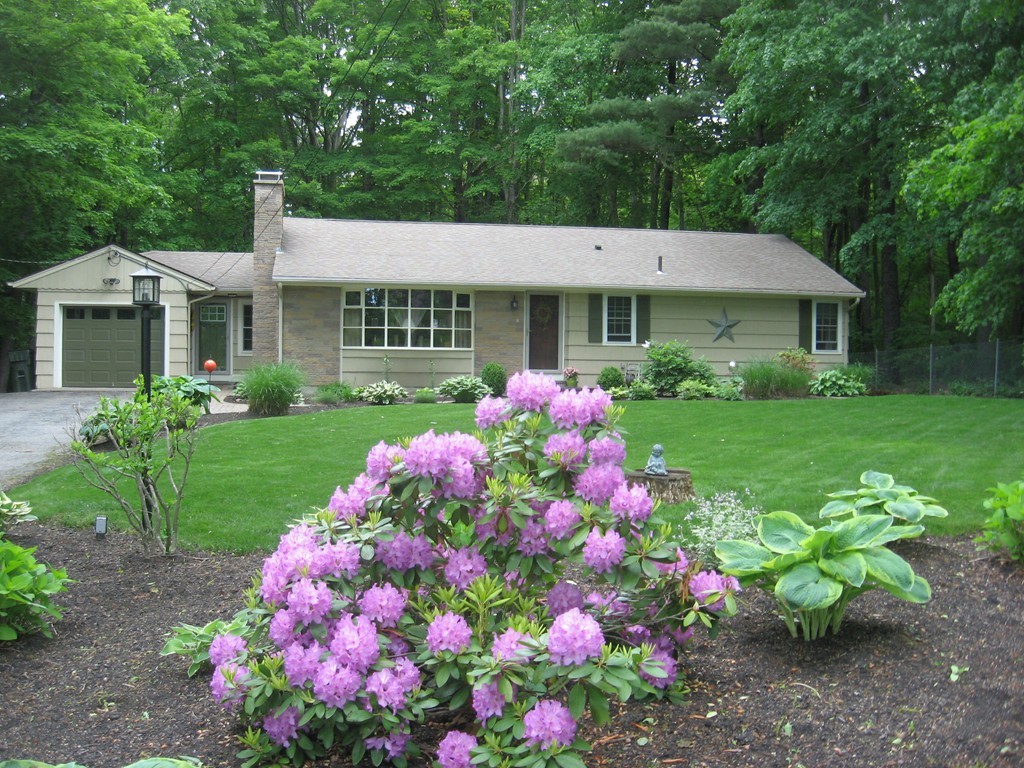 27 Whittemore Road Sturbridge, MA 01566 - Photo 1 of 29 Gallery Image 1