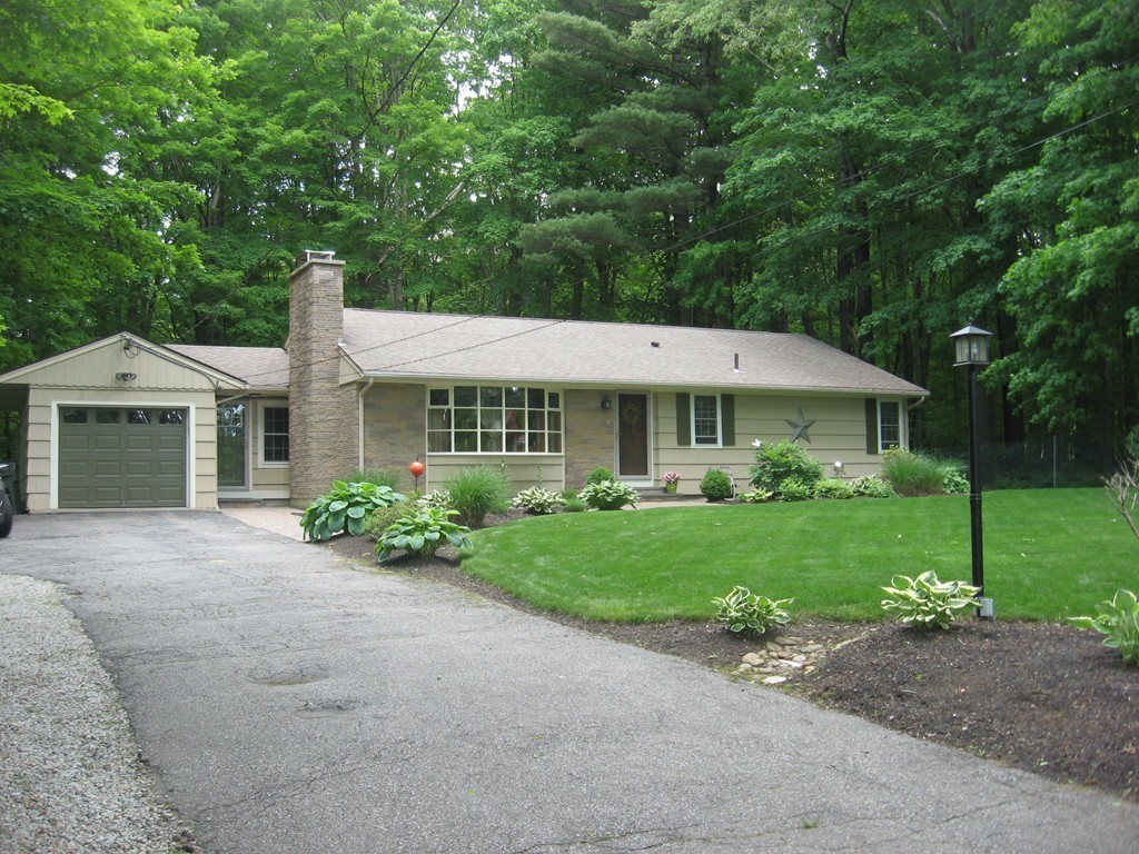 27 Whittemore Road Sturbridge, MA 01566 - Photo 3 of 29 Gallery Image 3