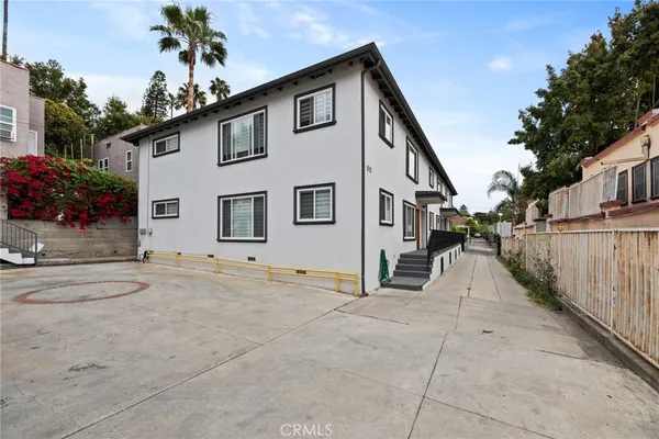 $2,850 | 2027 Vista Del Mar Avenue, Unit 3, Los Angeles, CA 90068