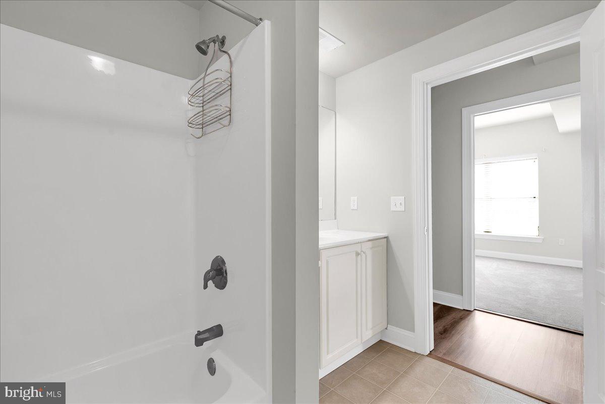 3000 Fountainview Circle, Unit 202 Newark, DE 19713 - Photo 27 of 36 Full Hall Bath