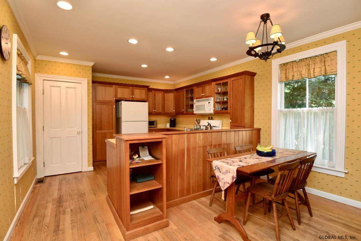 157 Spring Street Saratoga Springs, NY 12866 - Photo 22 of 48 Photo 25