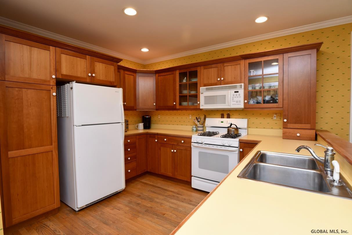 157 Spring Street Saratoga Springs, NY 12866 - Photo 23 of 48 Photo 26